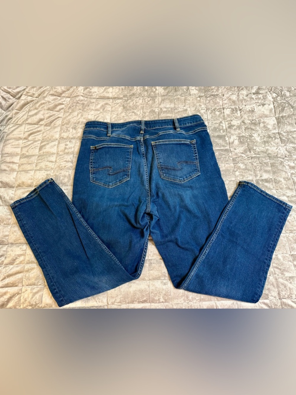 Silver Jeans Co Avery Straight Jeans Sz 18x31 Medium Wash Mid Rise - Picture 2 of 8